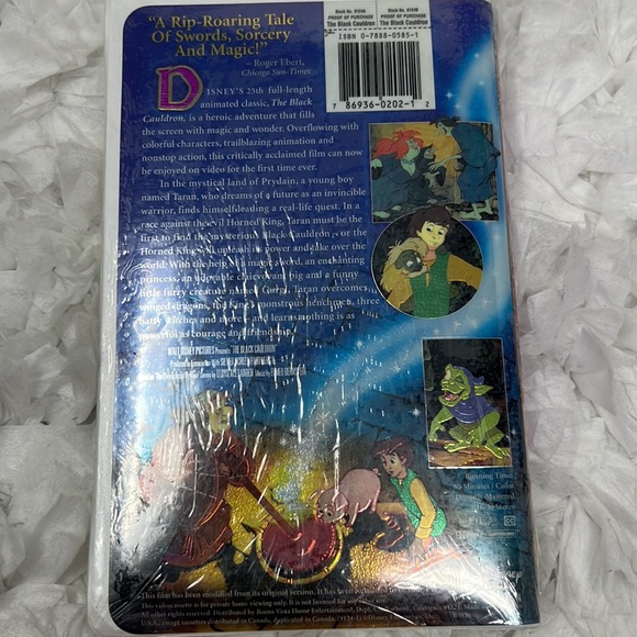 Walt Disney Home The Black Cauldron (Disney's Masterpiece) [VHS] Rated PG - Picture 3 of 7